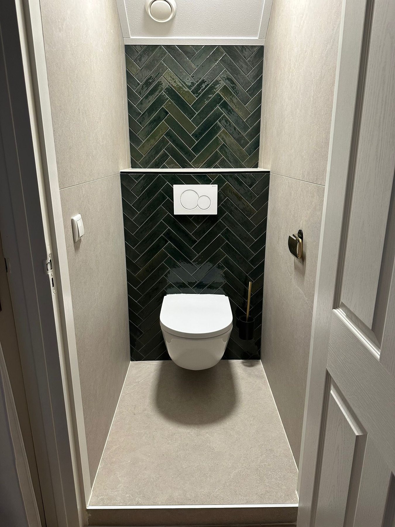 Toiletten — tegelwerk door M van Schijndel